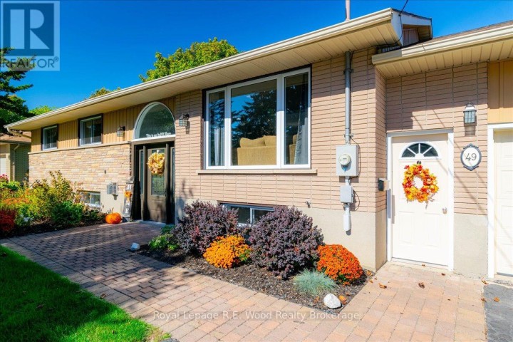 Photo 2 at 49 Dereham Drive, Tillsonburg Photo 2 at 49 Dereham Drive, Tillsonburg