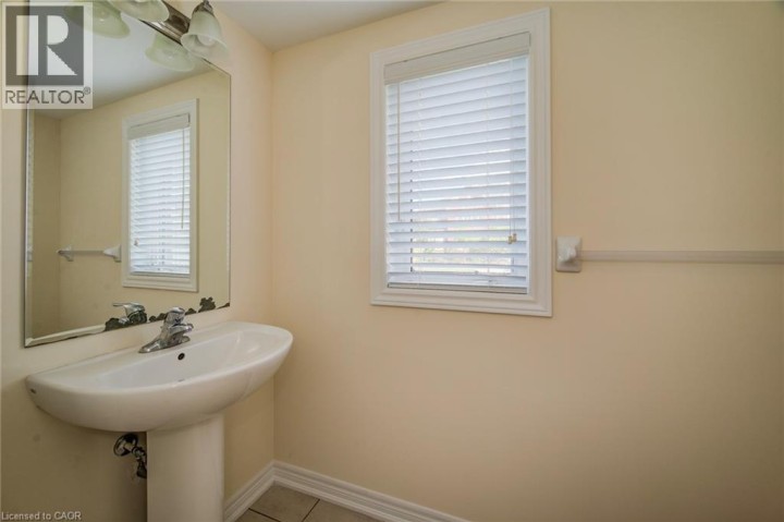 Photo 4 at 740 LINDEN Drive 1, Cambridge