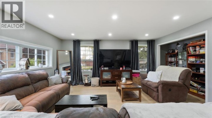 Photo 18 at 279 Cockshutt Road, Brantford