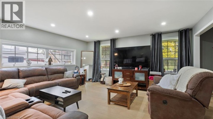 Photo 19 at 279 Cockshutt Road, Brantford