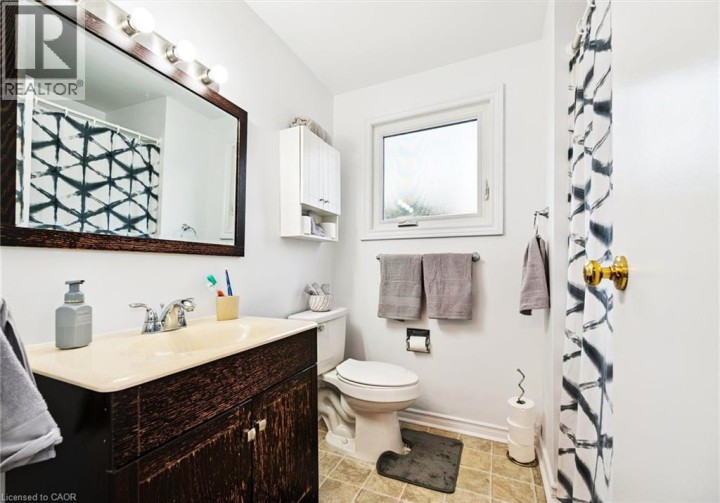 Photo 13 at 118 Glamis Road, Cambridge