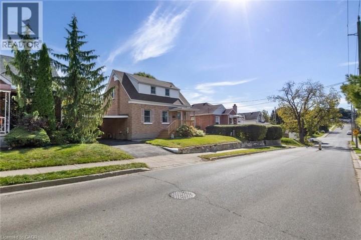 Photo 5 at 613 Lowther Street S, Cambridge