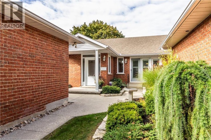 Photo 2 at 71 BEASLEY Crescent 16, Cambridge