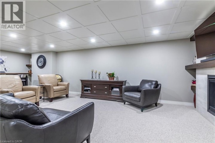 Photo 27 at 71 BEASLEY Crescent 16, Cambridge