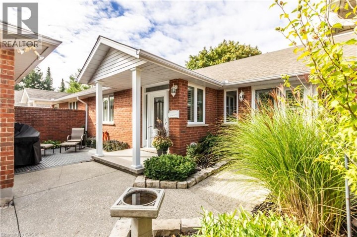 Photo 4 at 71 BEASLEY Crescent 16, Cambridge