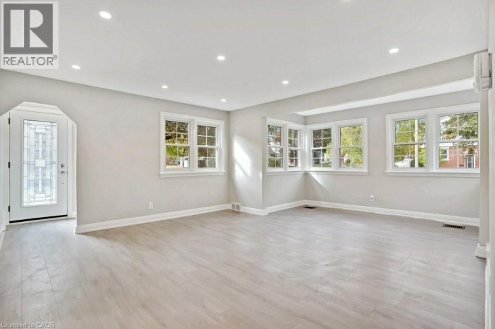 Photo 11 at 43 Dudhope Avenue, Cambridge