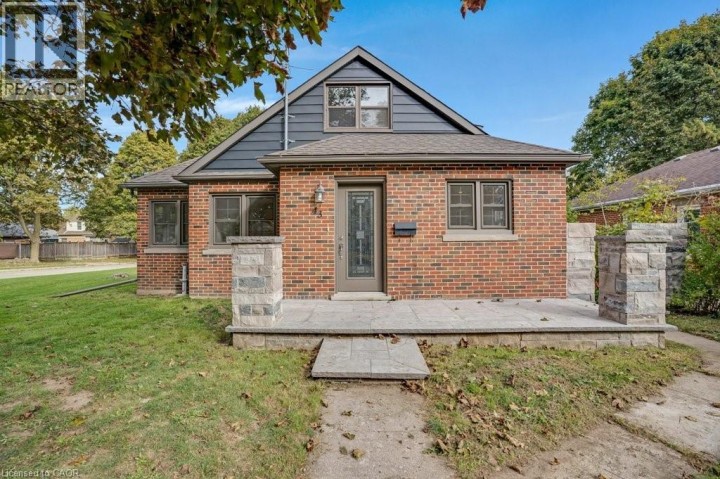 Photo 2 at 43 Dudhope Avenue, Cambridge