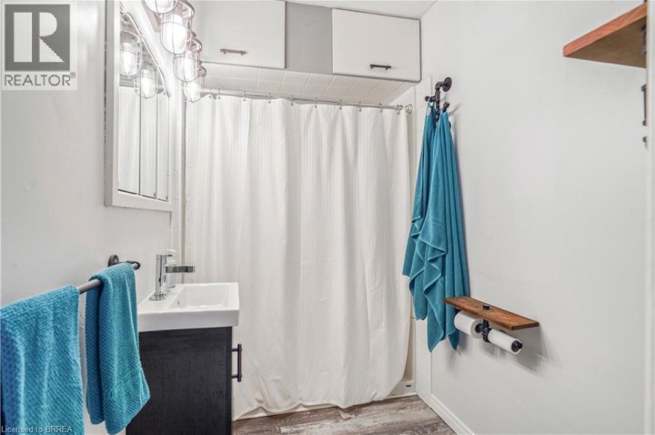 Photo 15 at 22 Wayne Drive, Brantford