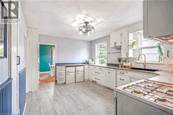 Photo 14 at 22 Wayne Drive, Brantford