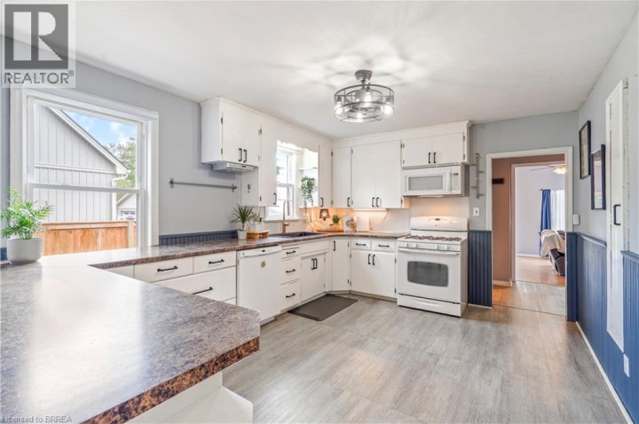 Photo 11 at 22 Wayne Drive, Brantford