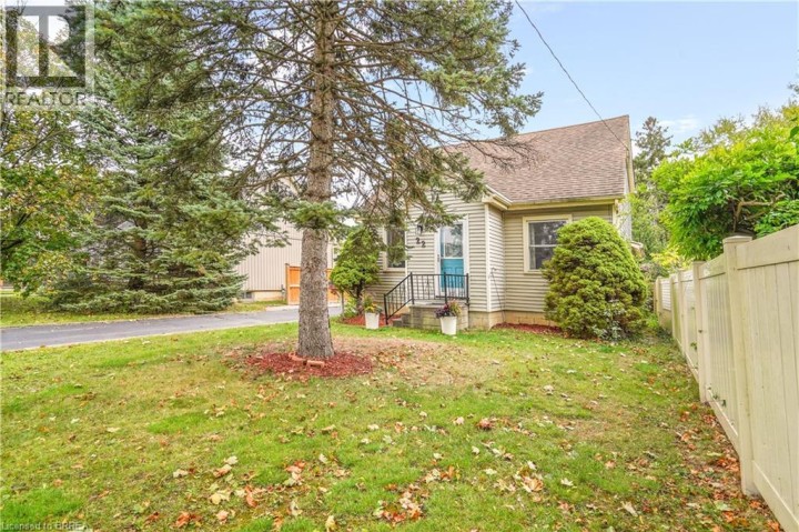 Photo 2 at 22 Wayne Drive, Brantford