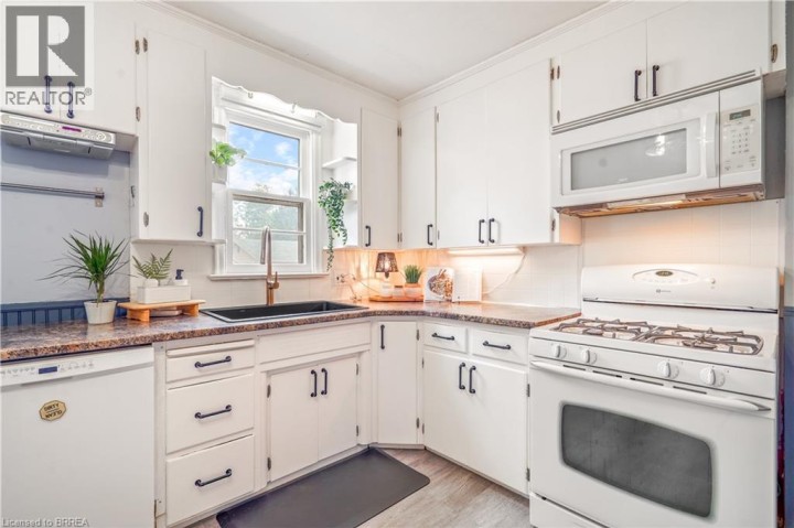 Photo 12 at 22 Wayne Drive, Brantford