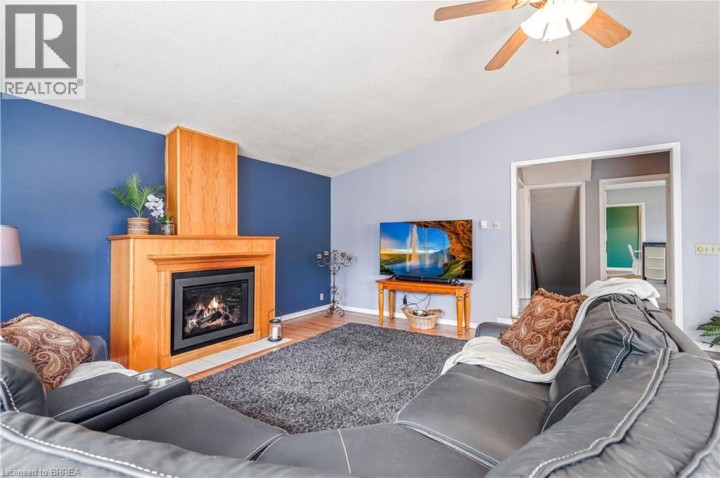 Photo 21 at 22 Wayne Drive, Brantford