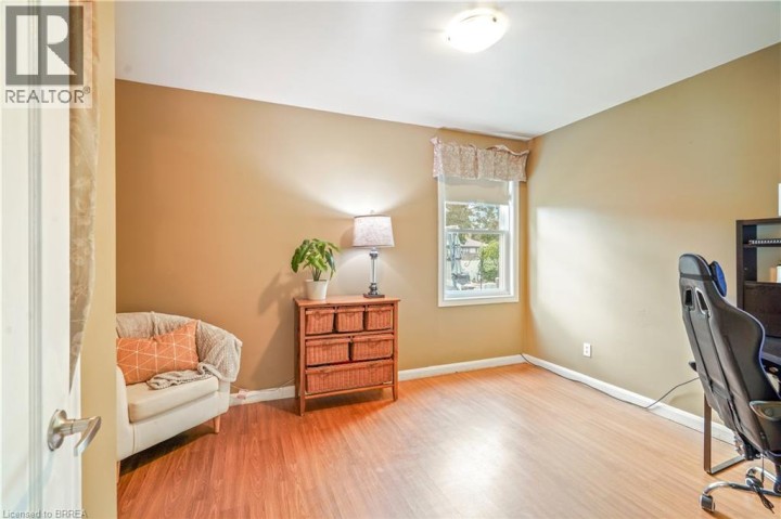 Photo 17 at 22 Wayne Drive, Brantford