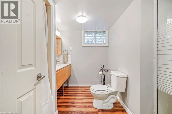 Photo 34 at 22 Wayne Drive, Brantford