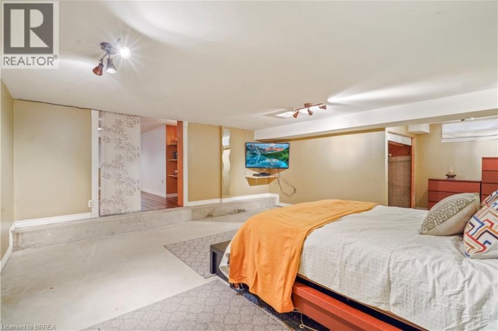 Photo 41 at 22 Wayne Drive, Brantford