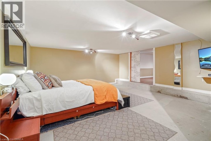 Photo 42 at 22 Wayne Drive, Brantford