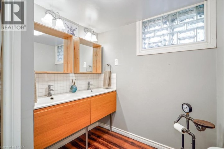 Photo 36 at 22 Wayne Drive, Brantford