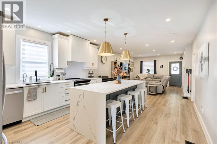 Photo 11 at 197 Grand Street, Brantford