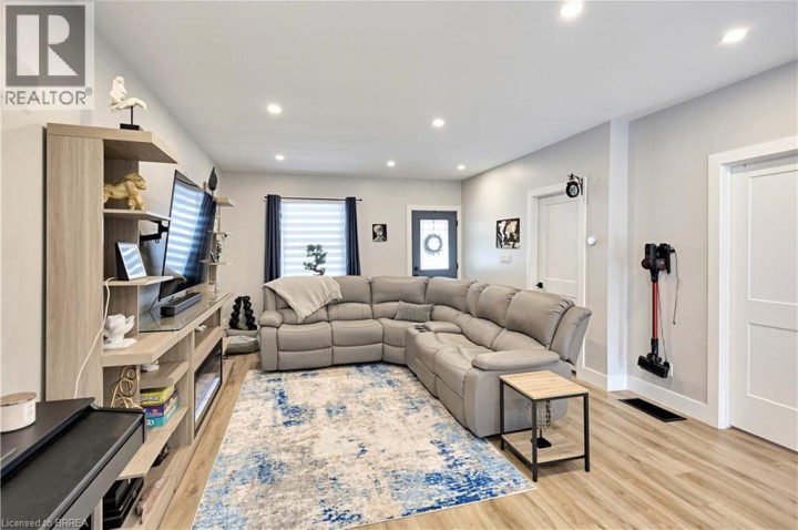 Photo 8 at 197 Grand Street, Brantford