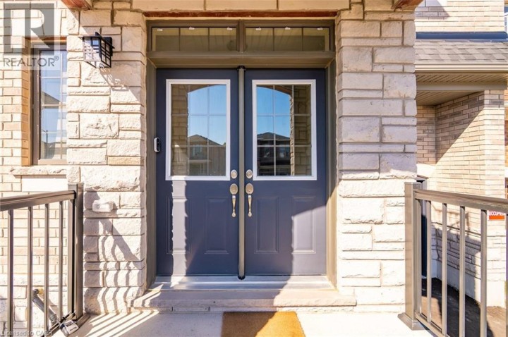 Photo 3 at 47 Bloomfield Crescent, Cambridge