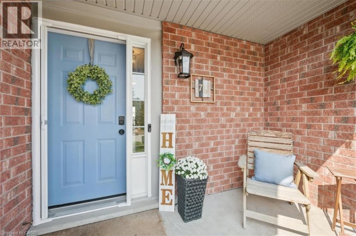 Photo 2 at 76 Elma Place, Cambridge