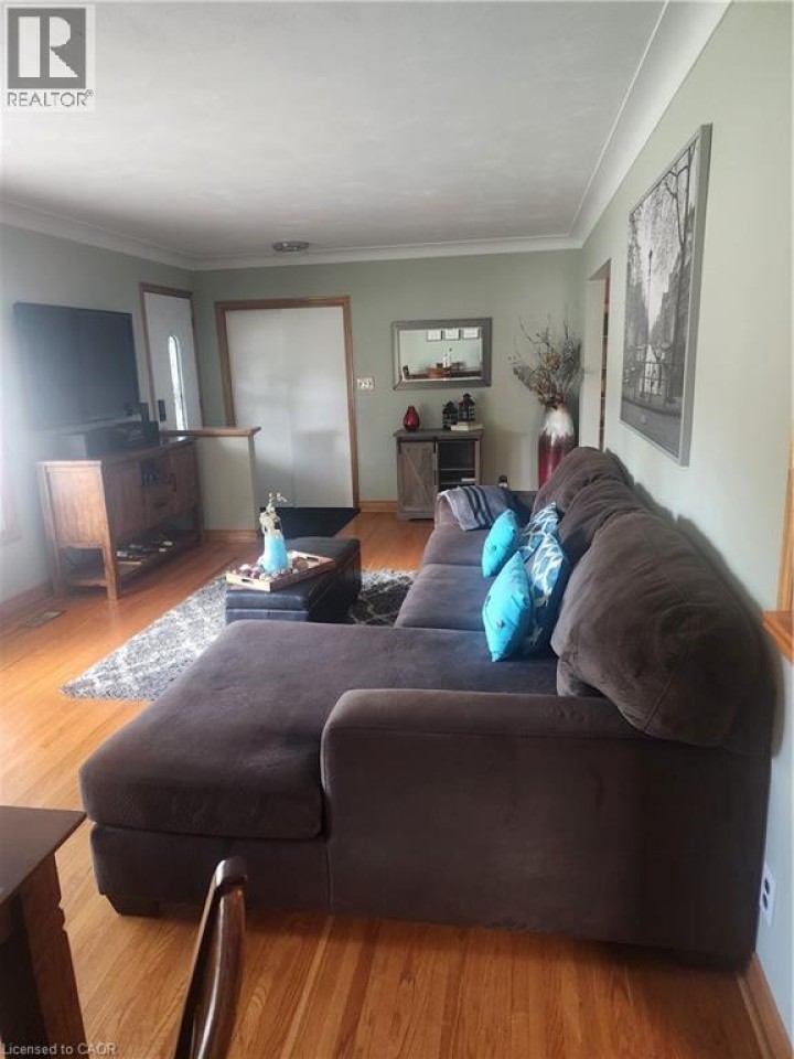 Photo 12 at 130 Balmoral Drive, Brantford