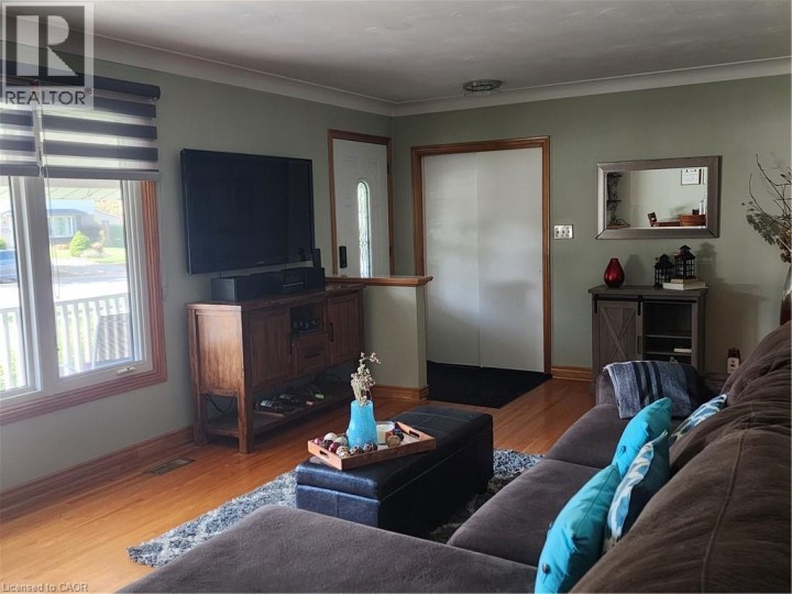 Photo 13 at 130 Balmoral Drive, Brantford