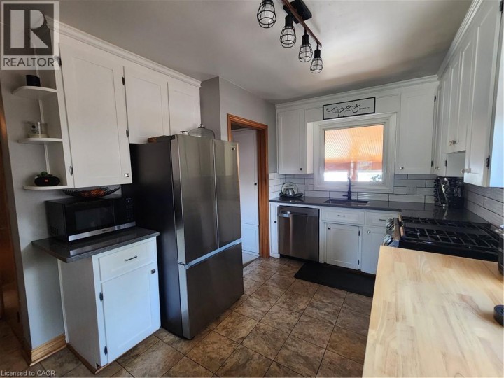 Photo 14 at 130 Balmoral Drive, Brantford