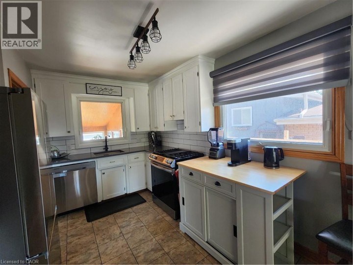 Photo 15 at 130 Balmoral Drive, Brantford