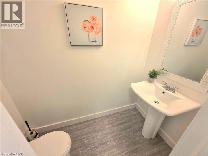 Photo 5 at 26 POPLAR Drive 5, Cambridge