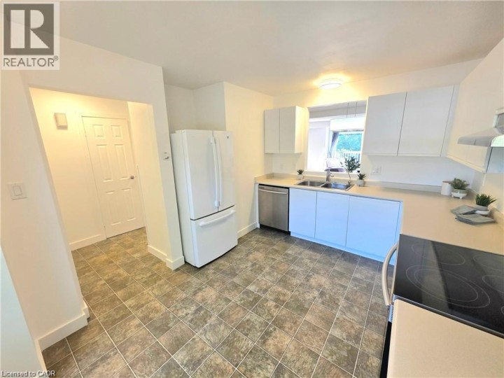 Photo 4 at 26 POPLAR Drive 5, Cambridge