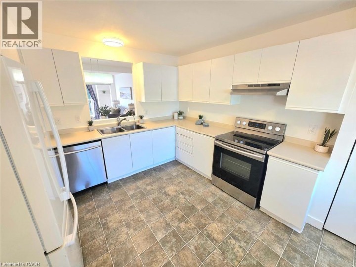 Photo 3 at 26 POPLAR Drive 5, Cambridge