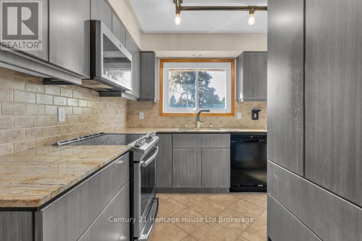 Photo 2 at 12 Camdon Court, Tillsonburg Photo 2 at 12 Camdon Court, Tillsonburg