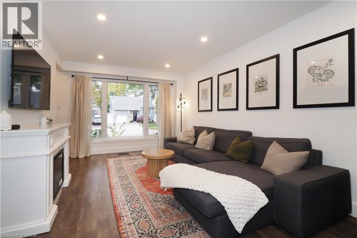 Photo 7 at 143 Angela Crescent, Cambridge