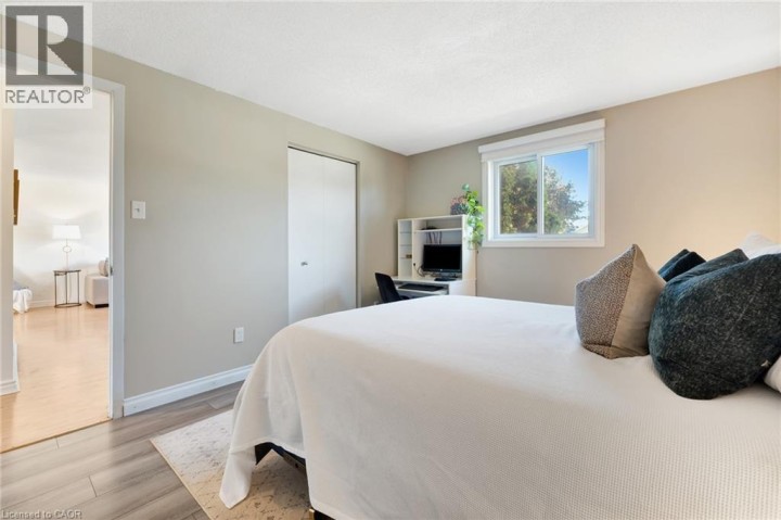 Photo 19 at 139 Ironstone Drive, Cambridge