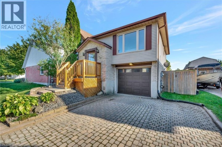 Photo 2 at 139 Ironstone Drive, Cambridge