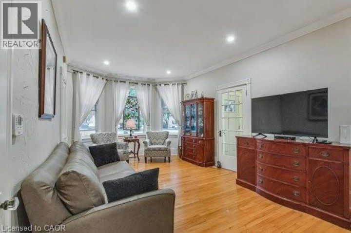 Photo 10 at 30 Dumfries Street, Cambridge