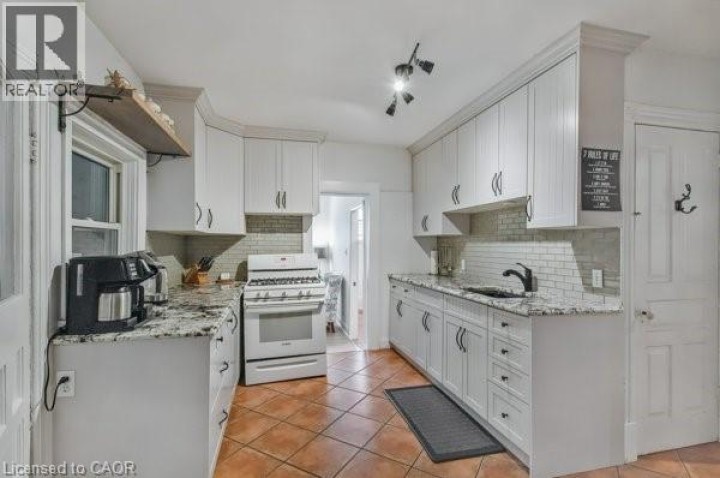 Photo 17 at 30 Dumfries Street, Cambridge