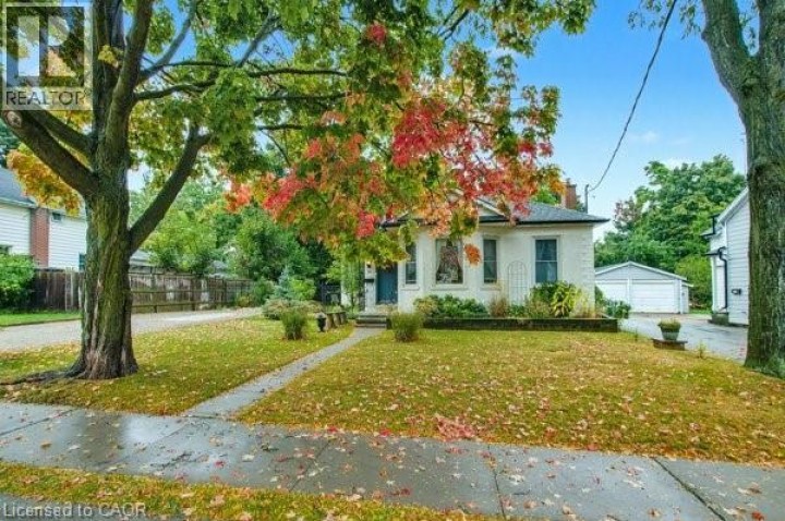 Photo 2 at 30 Dumfries Street, Cambridge