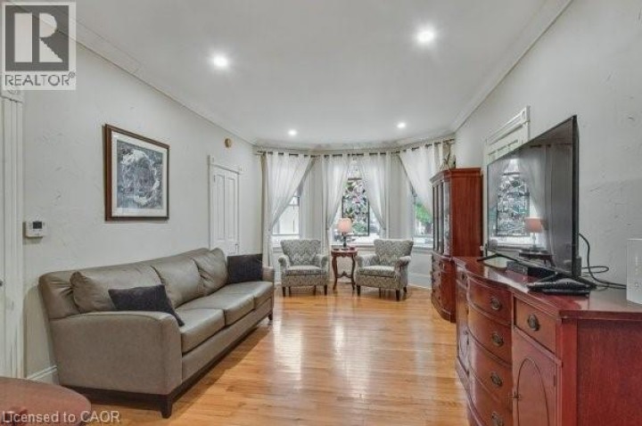 Photo 8 at 30 Dumfries Street, Cambridge