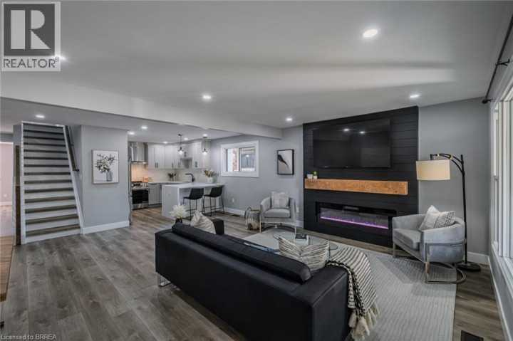 Photo 4 at 14 October Place, Brantford