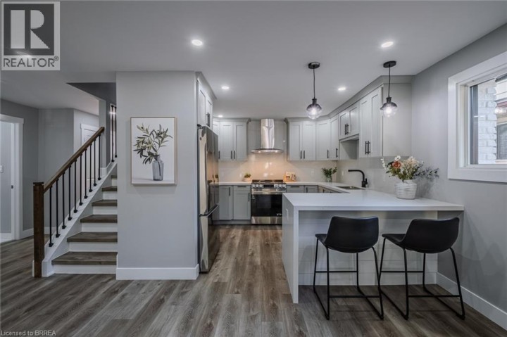 Photo 6 at 14 October Place, Brantford