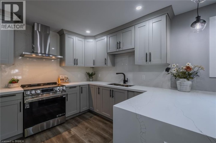 Photo 7 at 14 October Place, Brantford