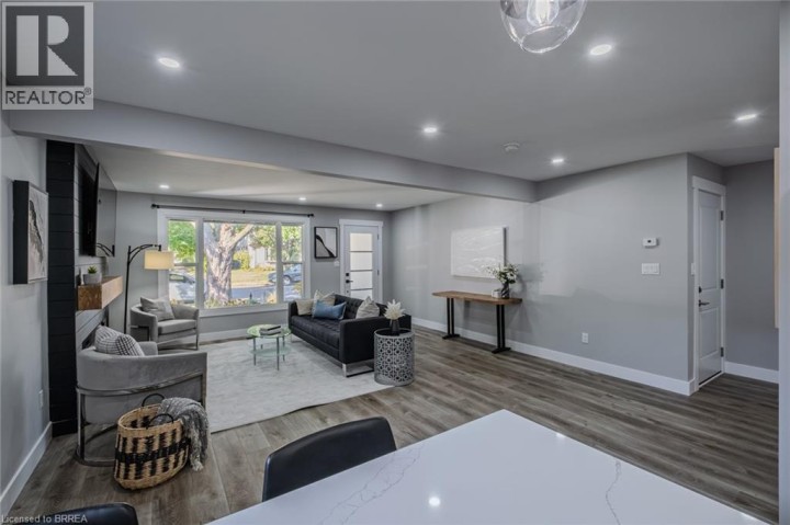 Photo 8 at 14 October Place, Brantford