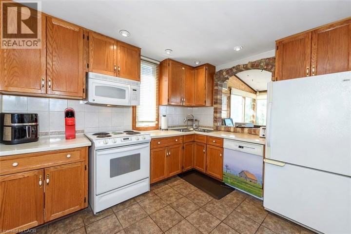 Photo 5 at 58 Fourth Avenue, Cambridge