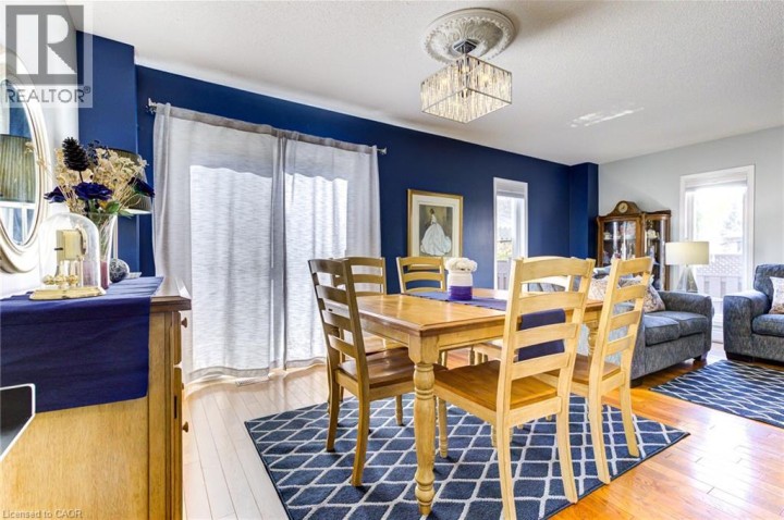 Photo 13 at 39 Karalee Crescent, Cambridge