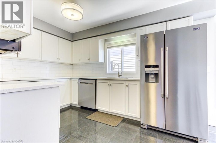 Photo 16 at 39 Karalee Crescent, Cambridge