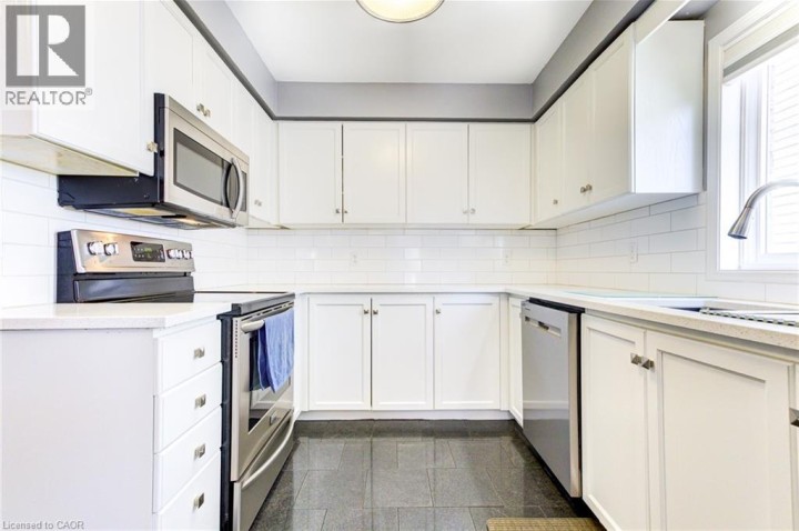 Photo 17 at 39 Karalee Crescent, Cambridge