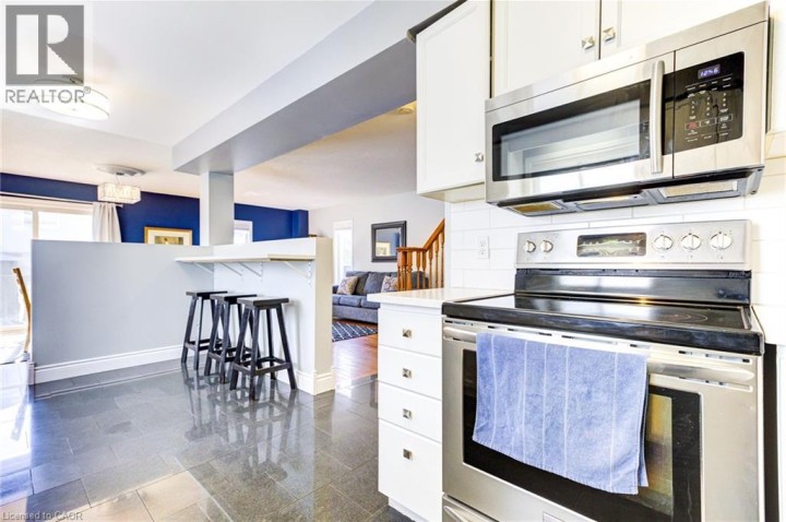 Photo 18 at 39 Karalee Crescent, Cambridge